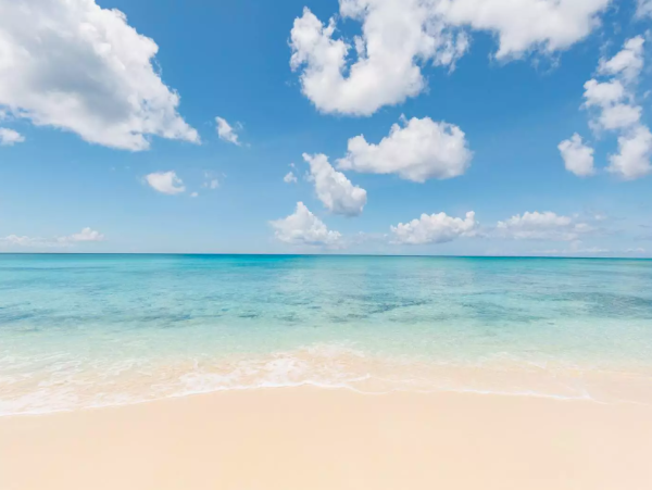Experience Luxury Five Bedroom Retreat - Your Bohemian Escape in Nassau
